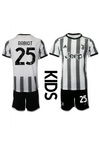 Fotbalové Dres Juventus Adrien Rabiot #25 Dětské Domácí Oblečení 2022-23 Krátký Rukáv (+ trenýrky)